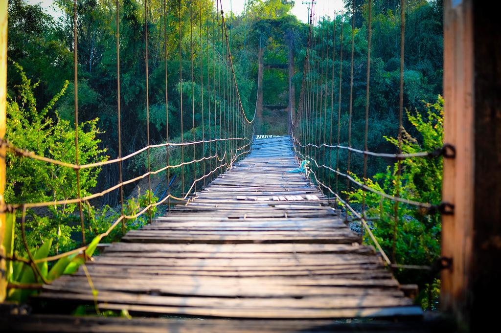 Boutique Raft Resort, River Kwai Sai Yok Ngoại thất bức ảnh