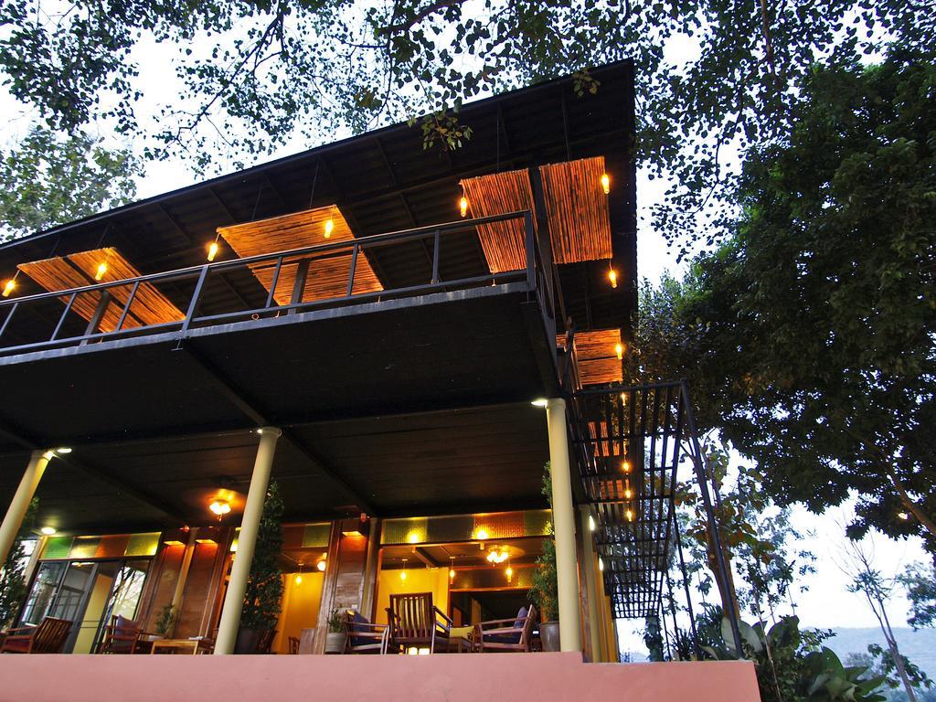 Boutique Raft Resort, River Kwai Sai Yok Ngoại thất bức ảnh
